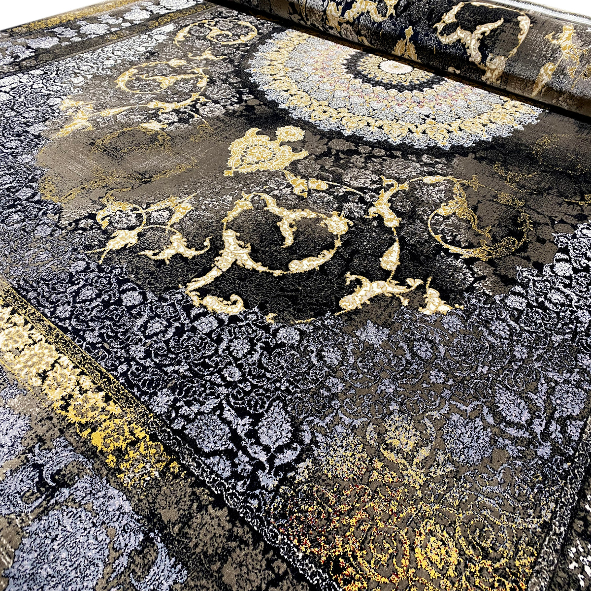 Orientteppich 170x240cm mit großen goldschimmernden Medaillons und dunklem Muster