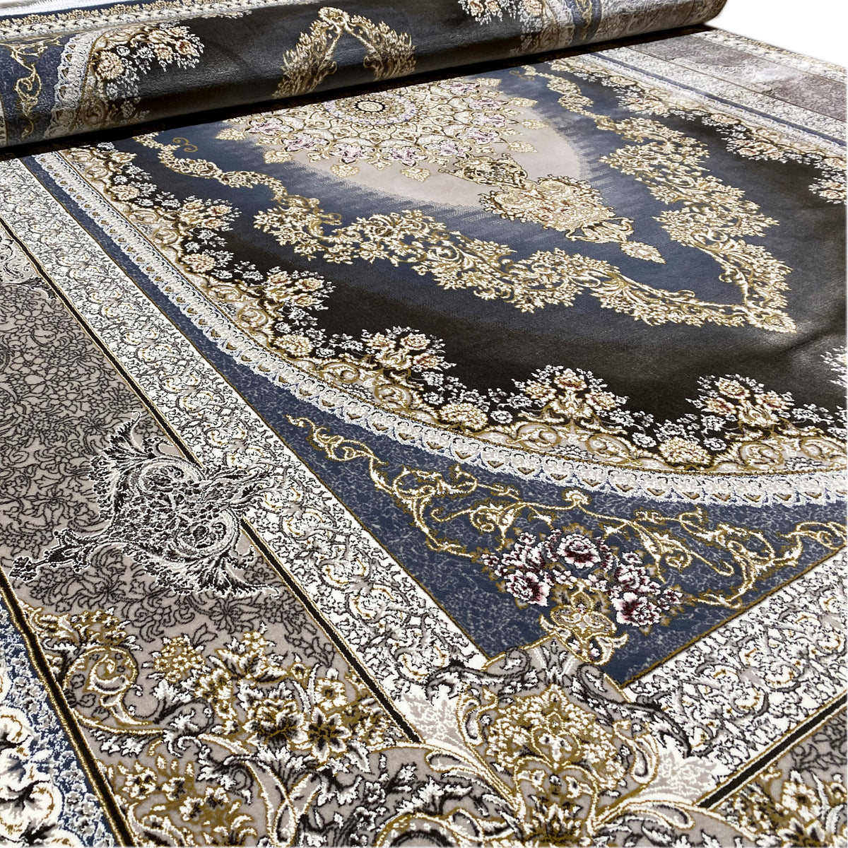 Teppich 170x240 cm mit blauem Zentrumsmuster, goldenen Ornamentreihen und dunklem Rand