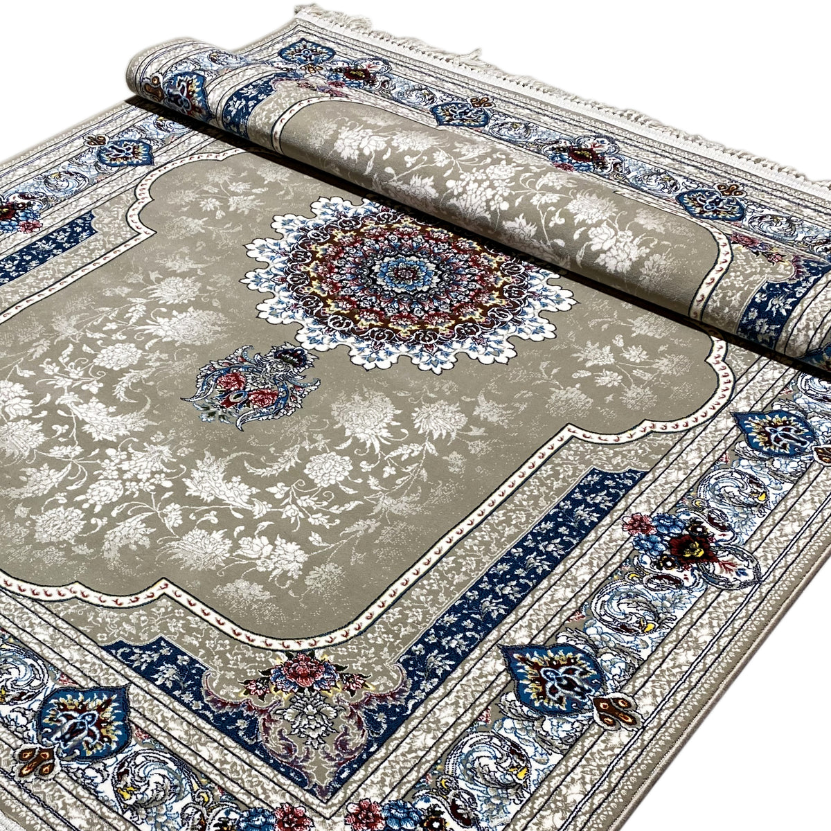 Teppich 170x240 cm gerollt, beiger Flor mit großem Medaillon und blauem Zierrahmen