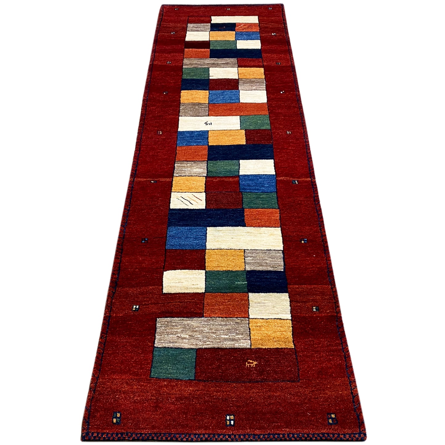 Roter Gabbeh-Teppich-Läufer mit geometrischem Patchwork in Rot, Blau und Grün.