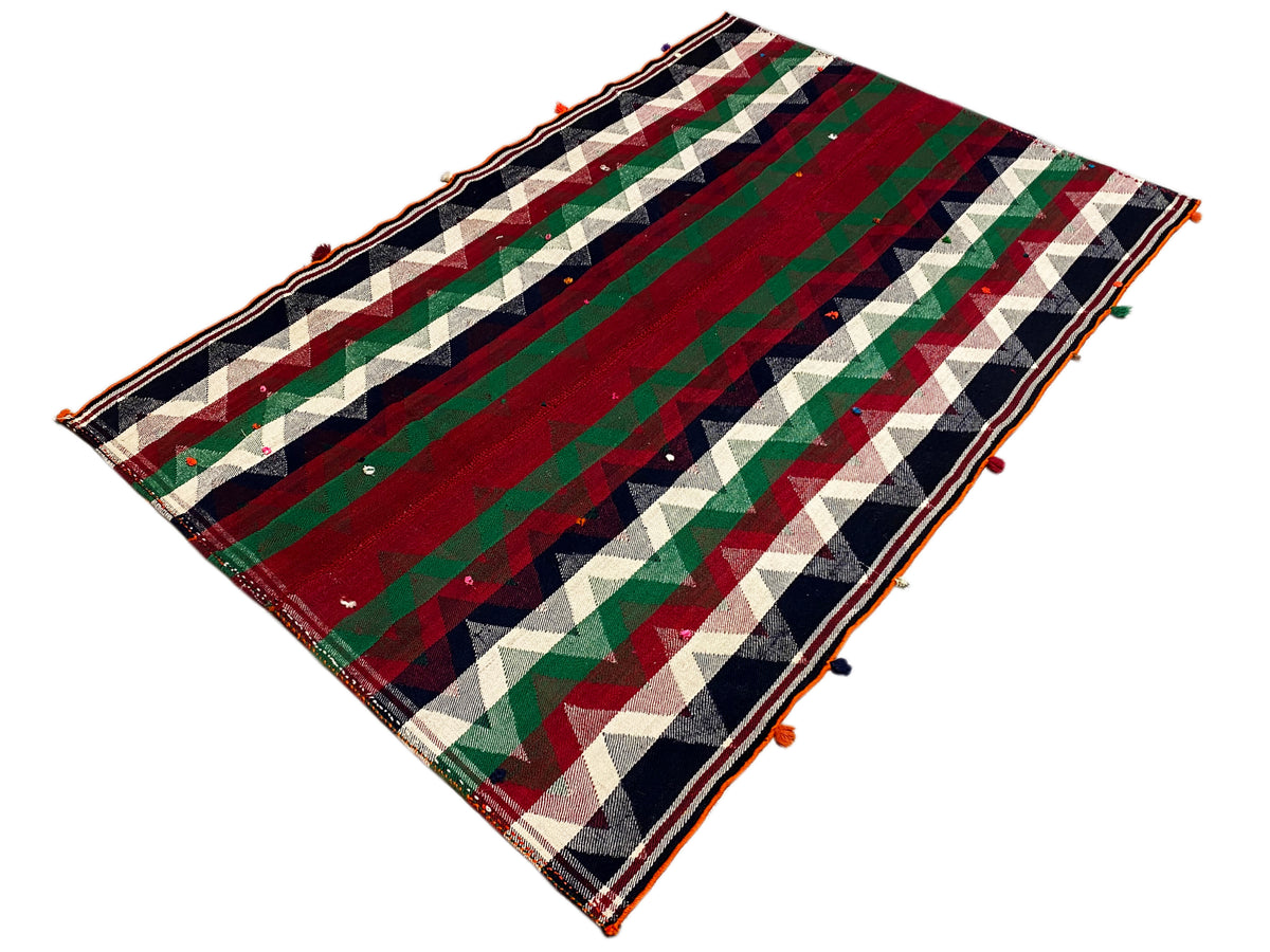 Rechteckiger Jajim-Teppich, diagonal ausgelegt, Streifen in Rot, Grün, Creme und Blau