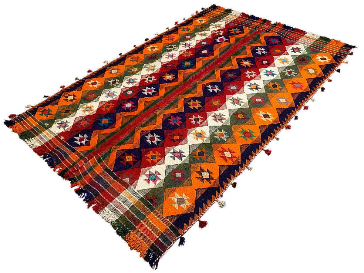 Jajim-Teppich diagonaler Blick: geometrische Figuren in Orange, Blau und Grün, Fransen