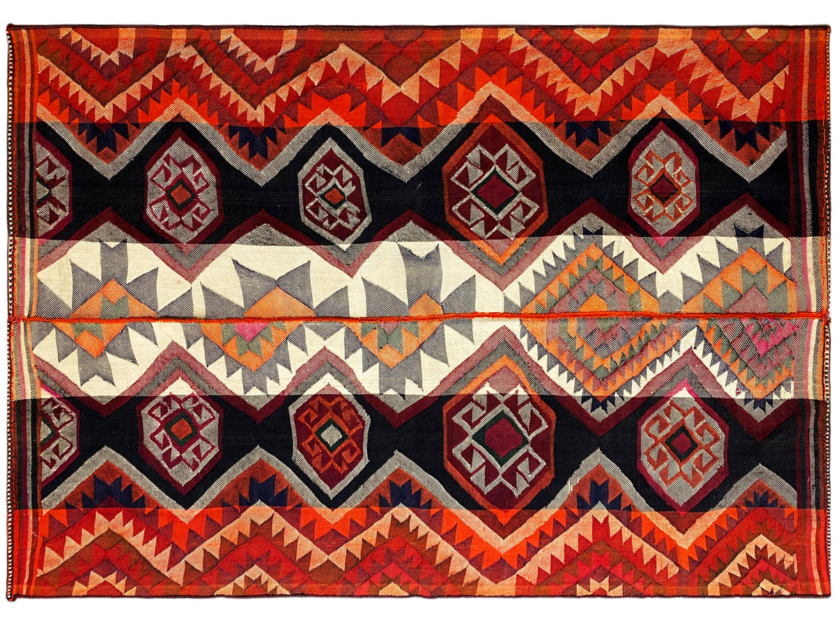 Jajim-Teppich mit breiten Mustersweiten und Zickzacklinien in Rot, Schwarz und Creme