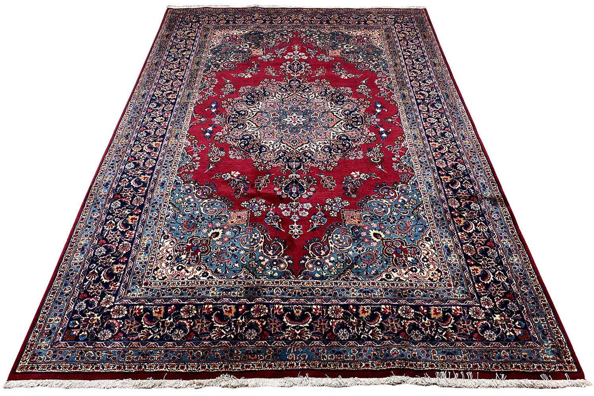 Khorasan-Teppich (296x198 cm) im schrägen Blick: rot-blaue Musterfläche
