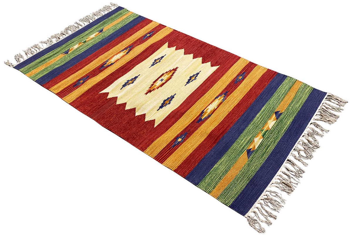 Kelim-Teppich diagonal: rotbraunes Geometritmuster mit bunten Streifen und Fransen
