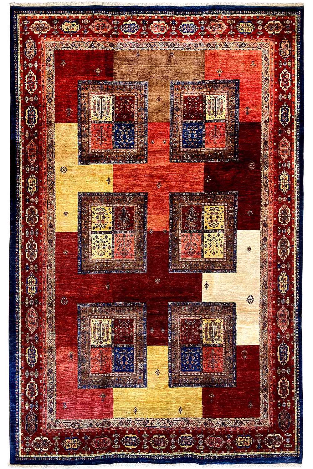 Teppich im Vintage-Stil: rotes Feld mit beigen und blauen Quadraten, umlaufender Bordüre