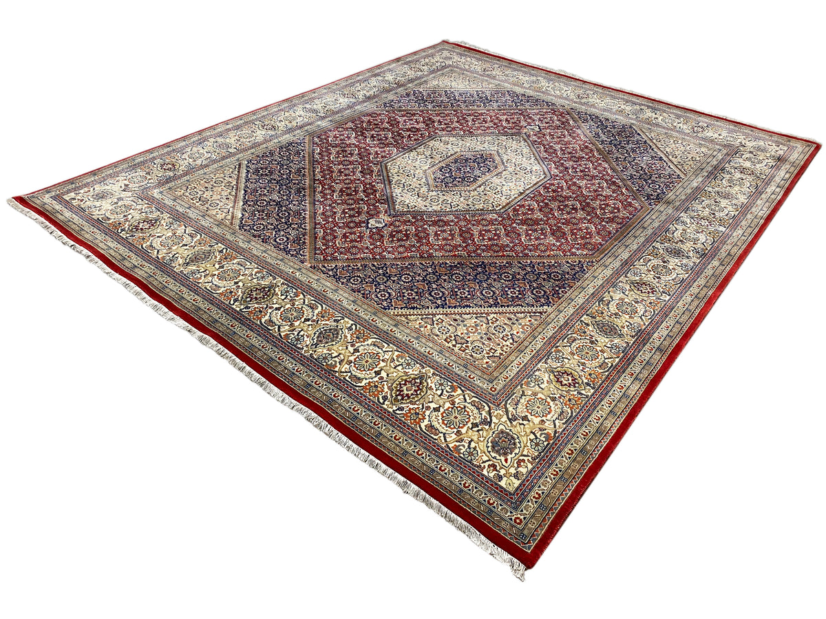 Bidjar Teppich mit geometrischem Viereck-Medaillon, rot, blau und creme, von der Ecke