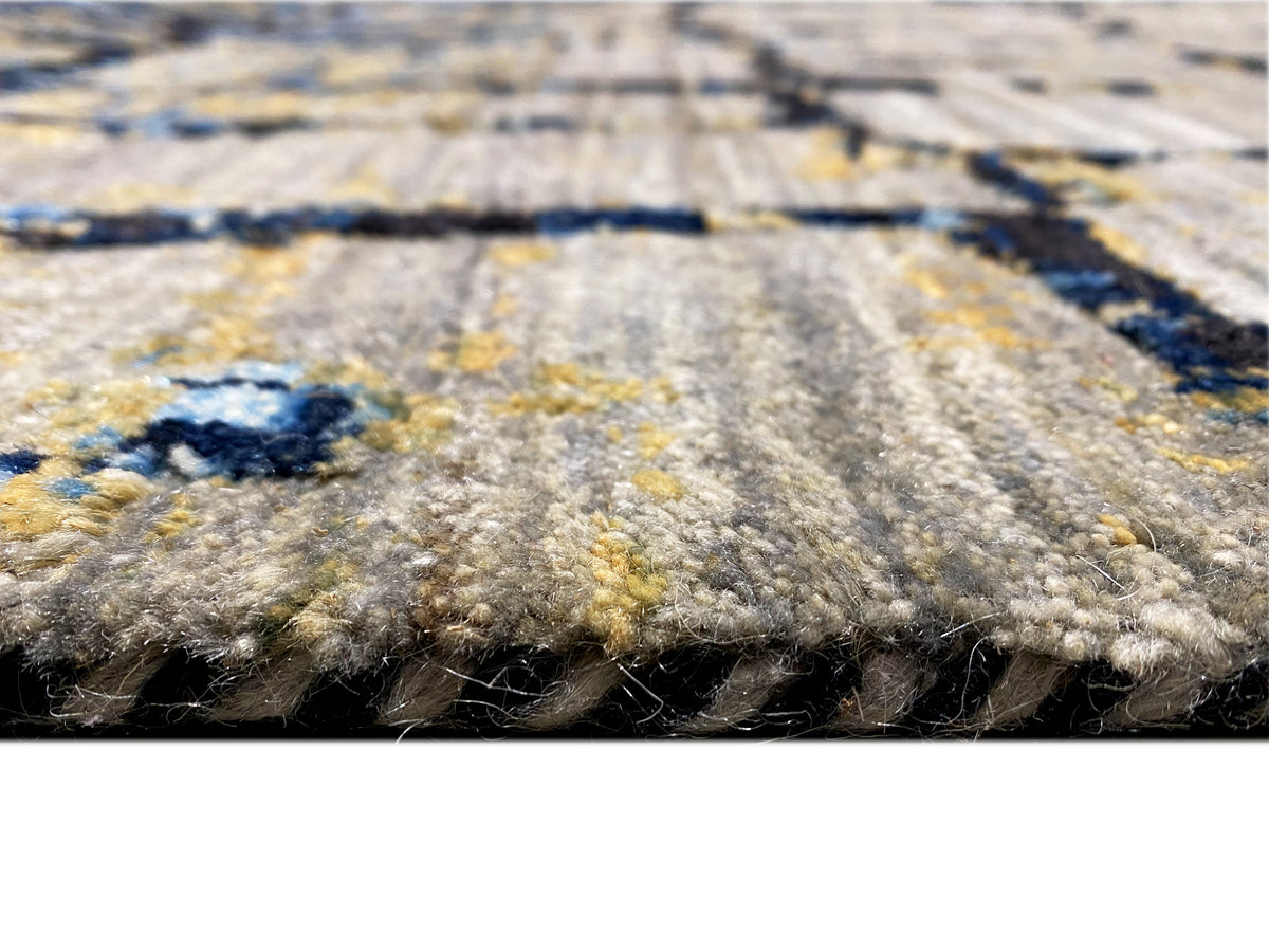 Handgeknüpfter Teppich Detailaufnahme: Flor mit hellen und blau-goldenen Fäden