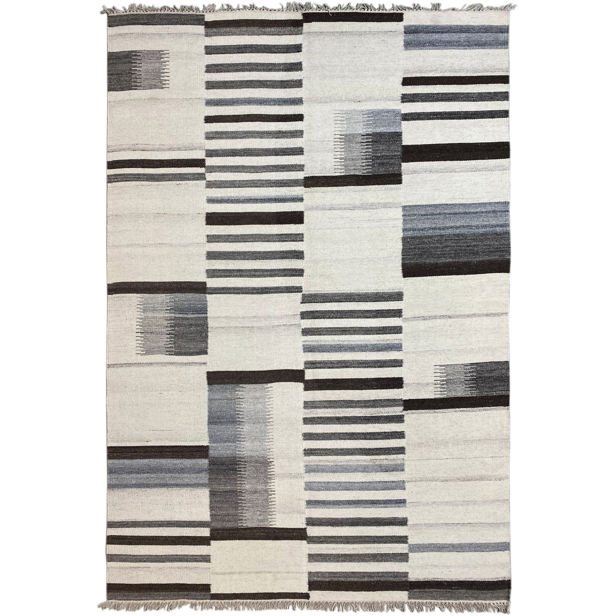 Kelim-Teppich mit geometrischen Quadraten und Streifen in Creme, Grau und Blau, Fransen.