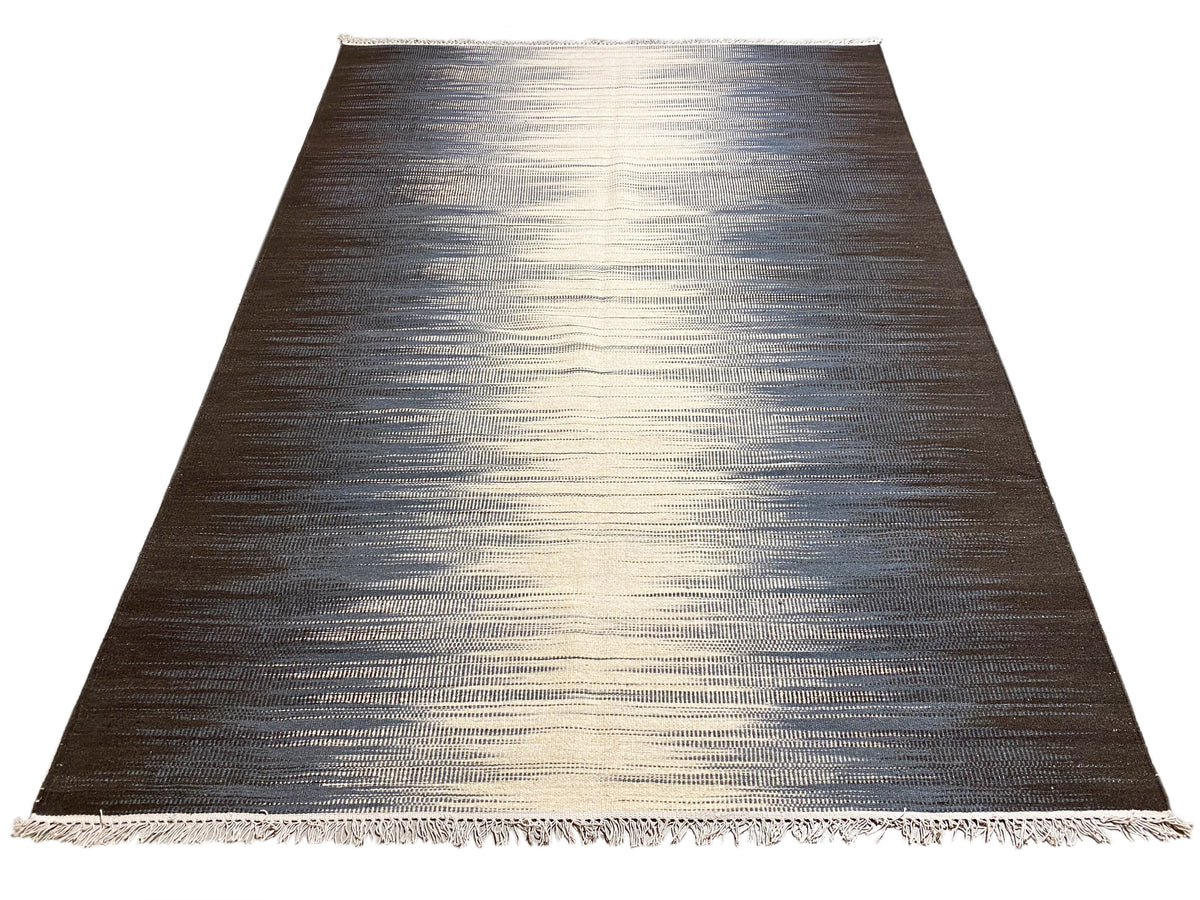 Kelim-Teppich (170x240 cm) dunkelgrau mit hellen horizontalen Streifen, Fransen