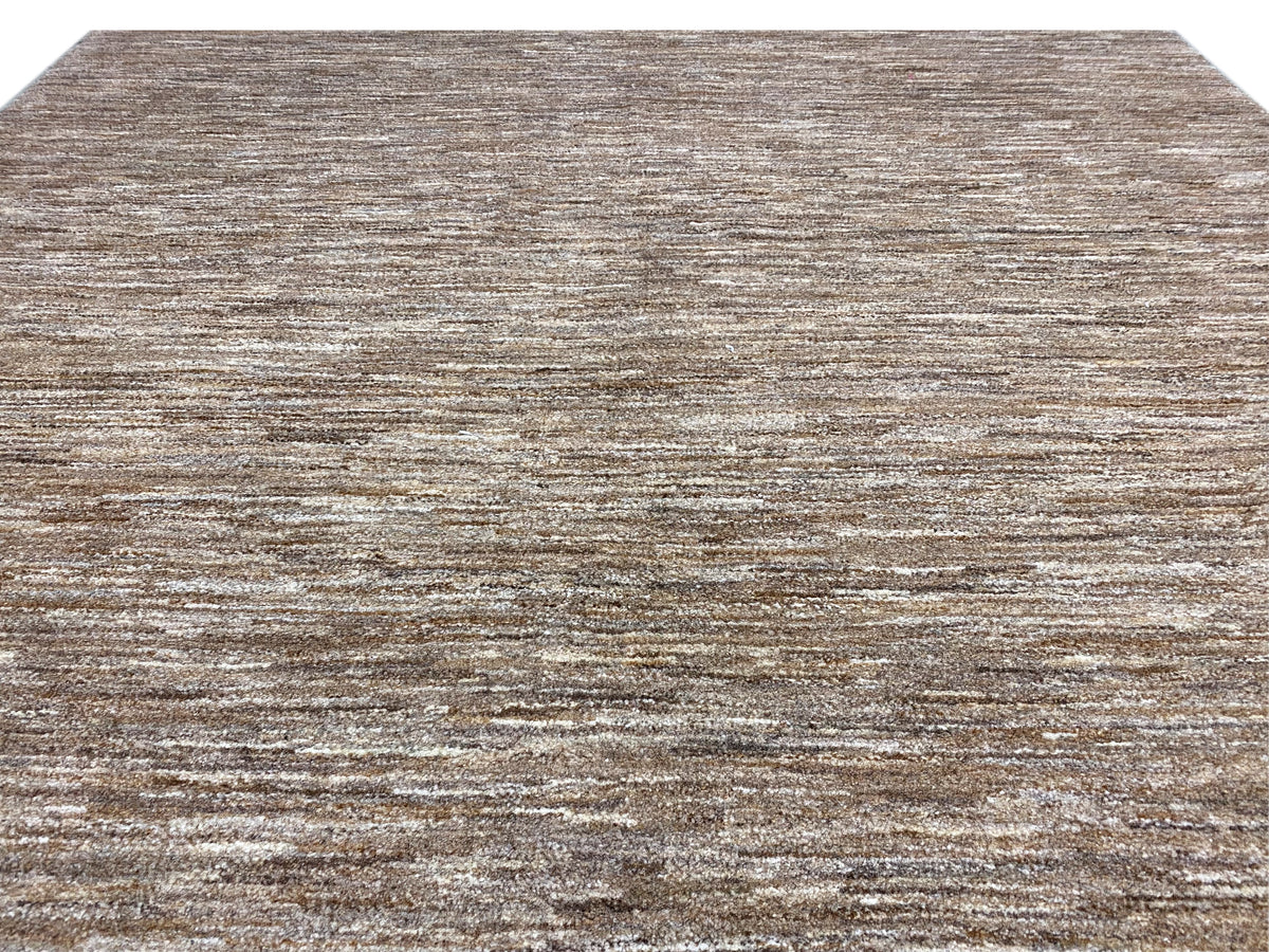 Gabbeh-Teppich Nahaufnahme: feines Linienspiel, braun-beige Kurzflor