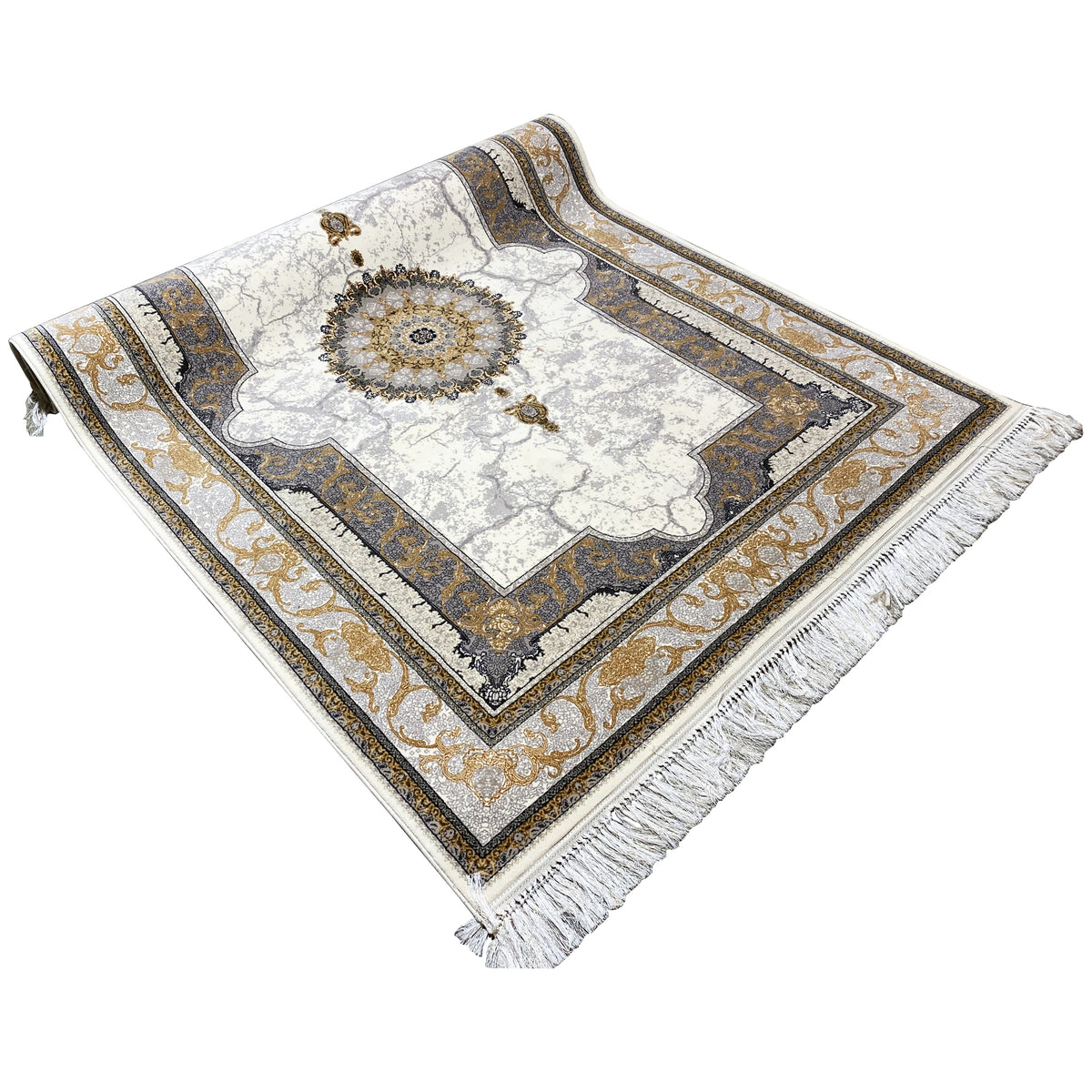 Teppich im Viereckformat mit Fransen an den Seiten, hellem Flor und goldfarbenen Ornamentbändern.