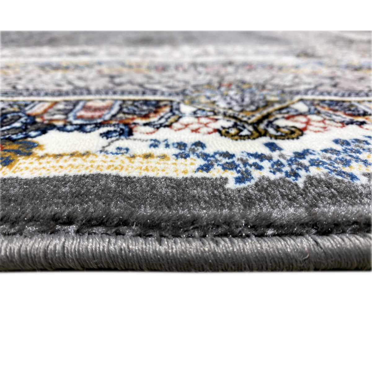 Orientteppich mit ornamentierter Bordüre; dunkler Flor und sichtbare Fransen