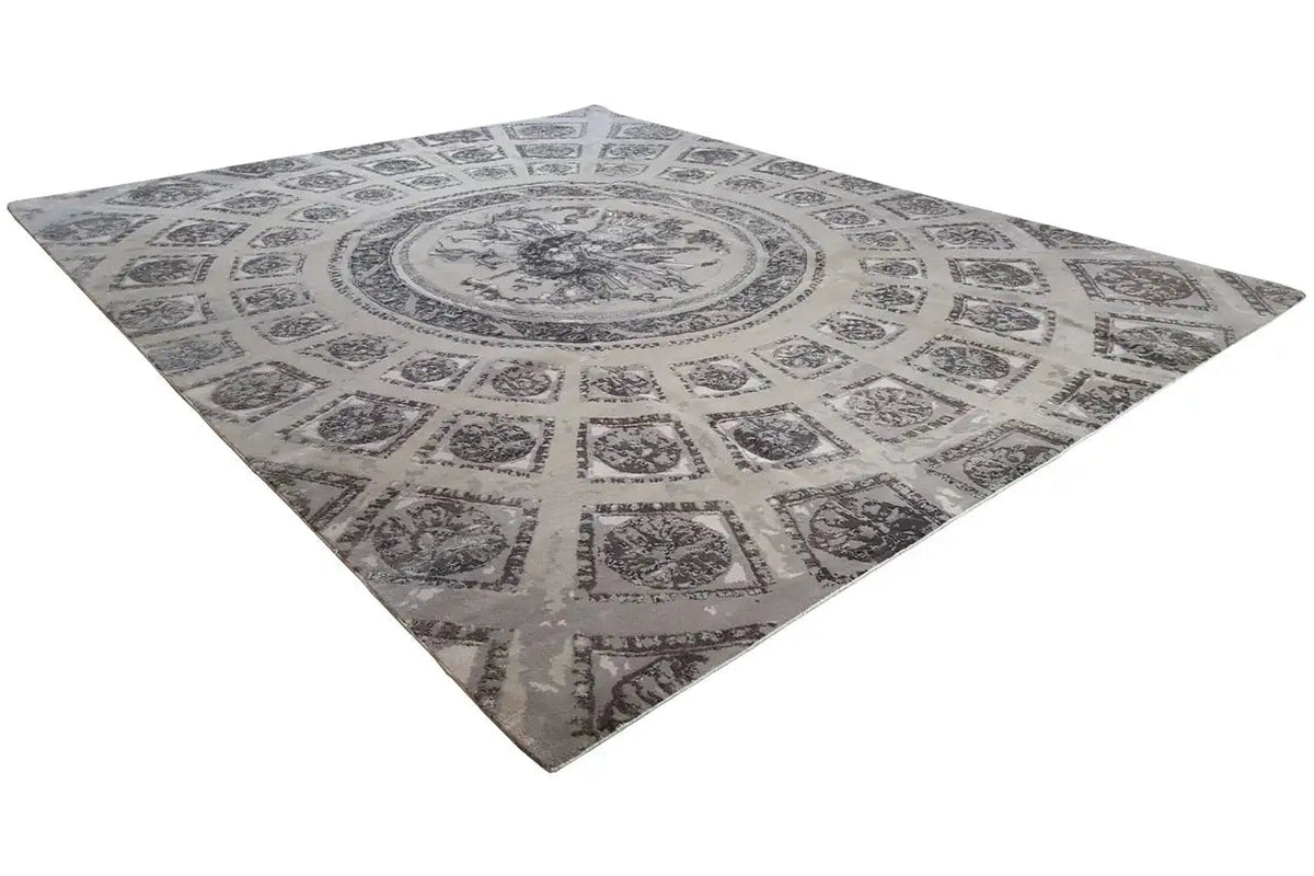 Teppich 313x252 cm, dreieckig, mit ornamentalem Muster und Medaillon in Beige