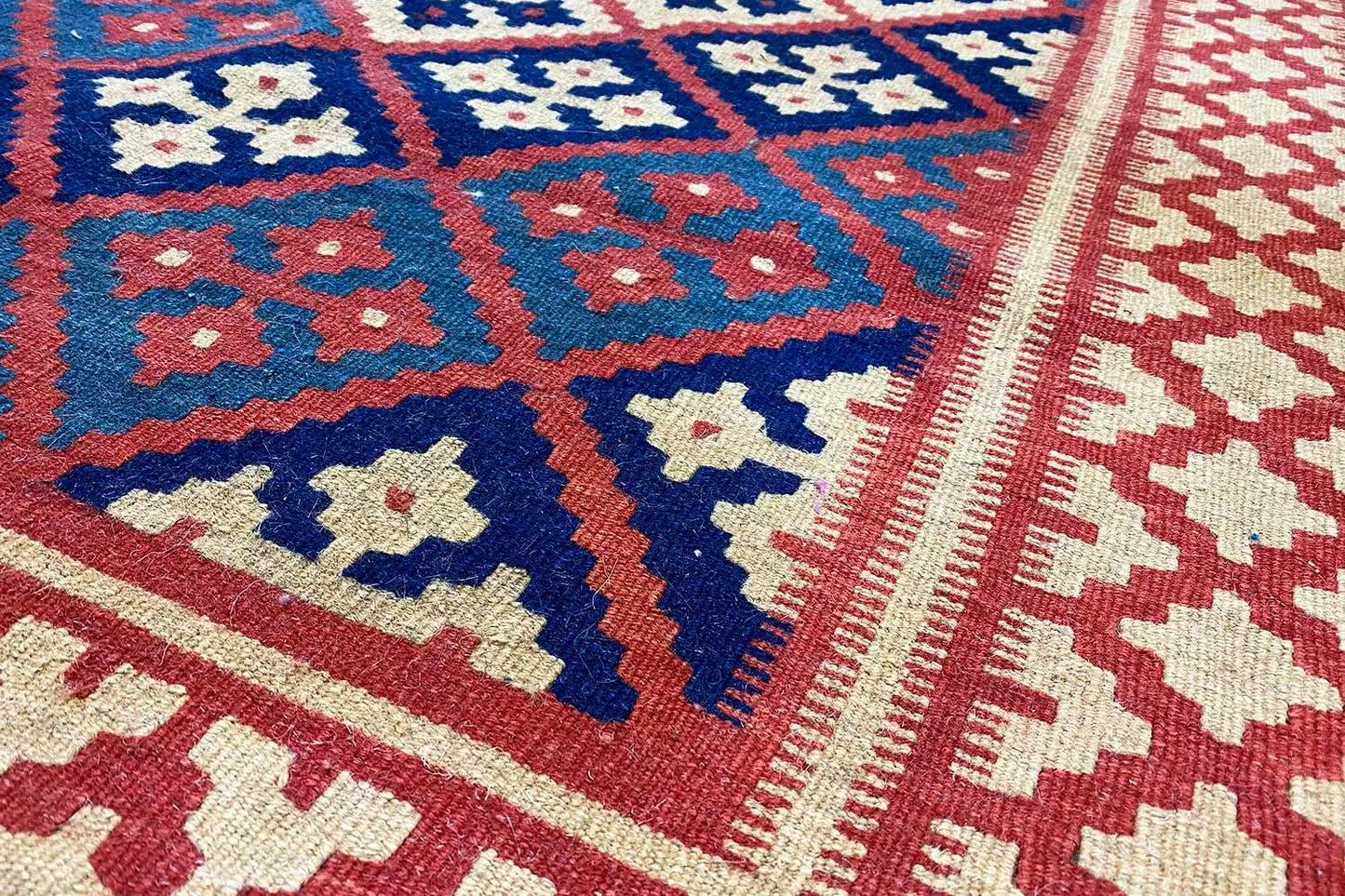 Kilim Qashqai - 301882 (185x123 cm) - Premium Kelim from German Carpet Shop - Just €199! Shop now at German Carpet Shop
