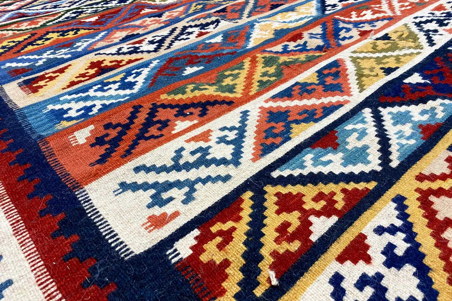 Kilim Qashqai - 301885 (226x155 cm) - Premium Kelim from German Carpet Shop - Just €350! Shop now at German Carpet Shop