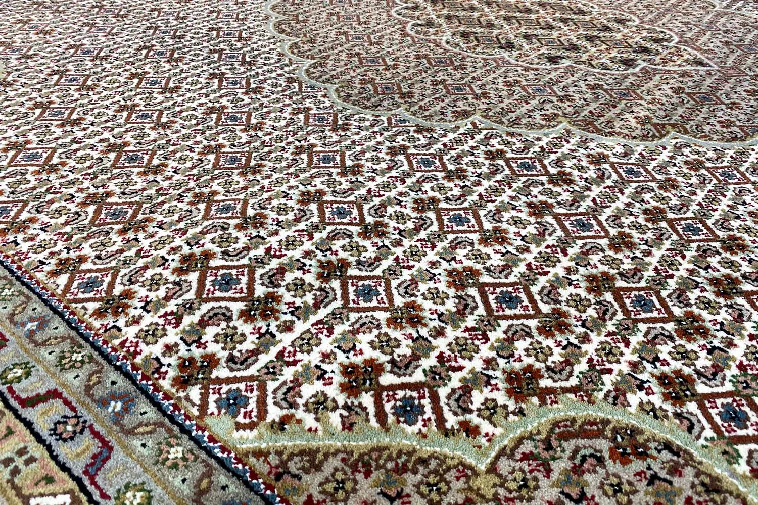Indo Täbriz Teppich - (355x250cm) - German Carpet Shop