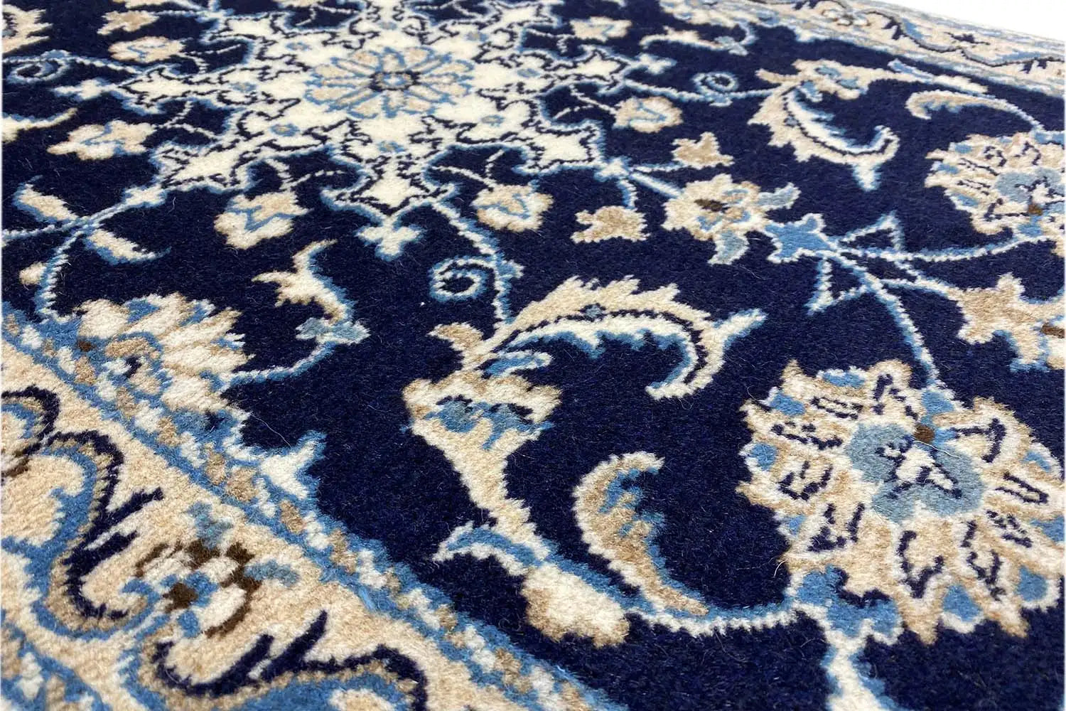 Nain (88x59cm) - German Carpet Shop