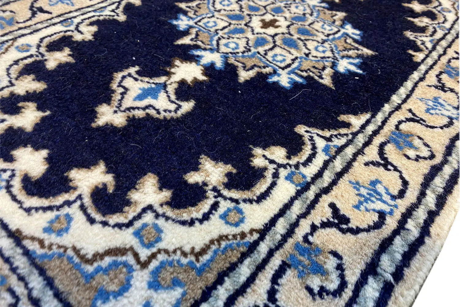 Nain (64x39cm) - German Carpet Shop