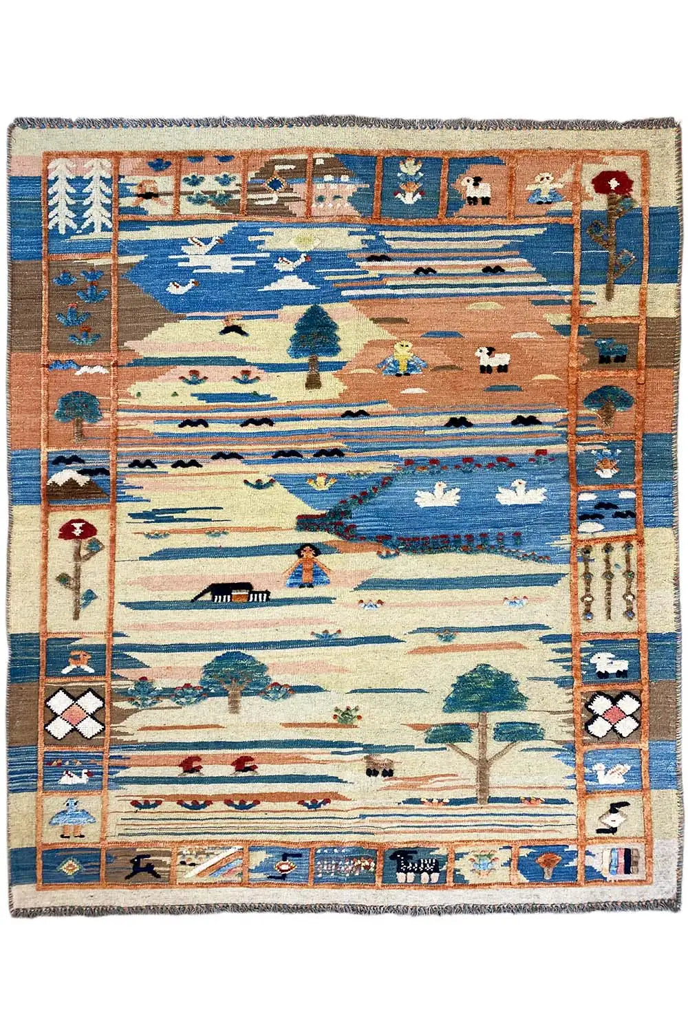 Kilim Qashqai Teppich: Landschafts-Motive in Blau und Orange mit Bordüren und Fransen