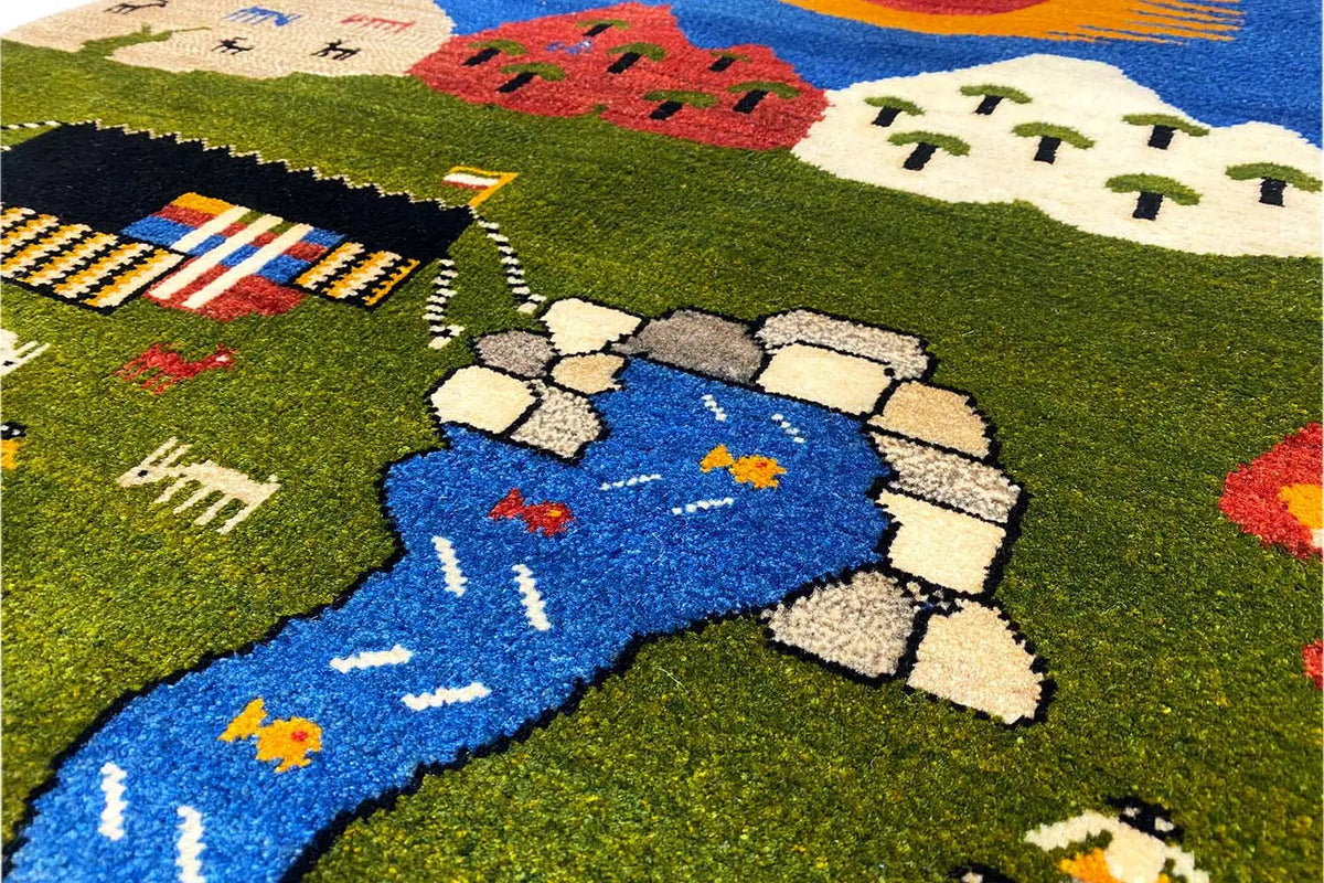 Gabbeh-Teppich (101×101 cm) Nahaufnahme: blauer Fluss mit Steingasse und Häusern