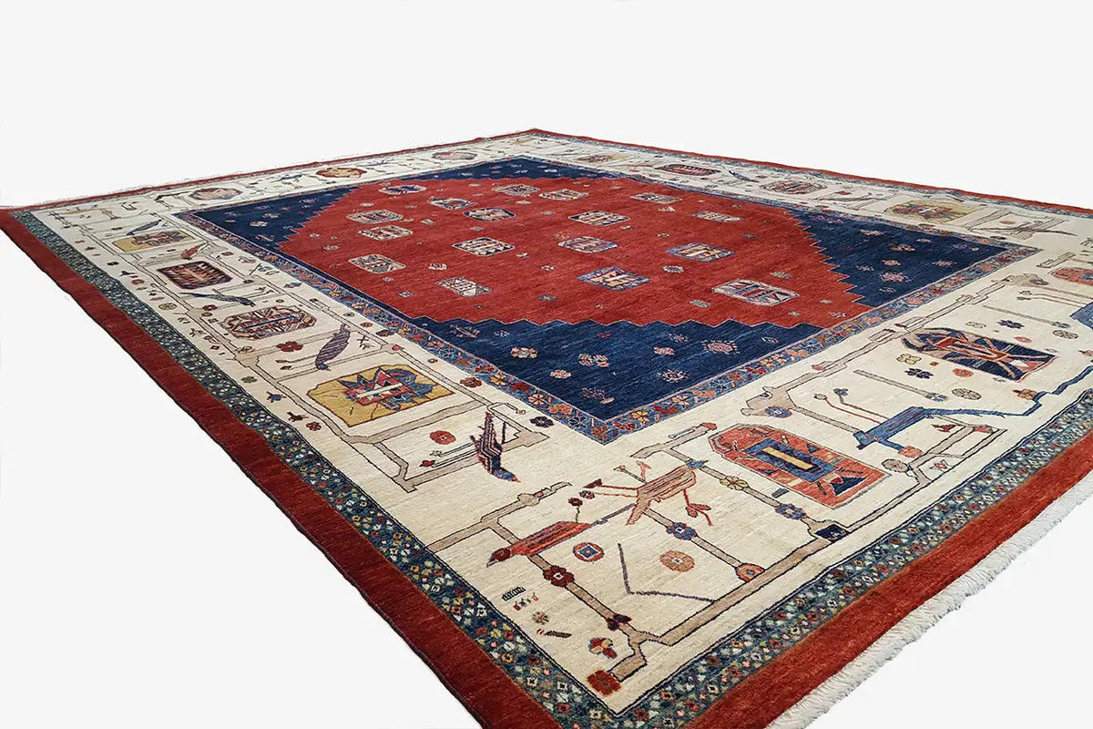 Orientteppich flach liegend, rotes Mittelmotiv, dunkelblaue Inneneinfassung, rote Kanten