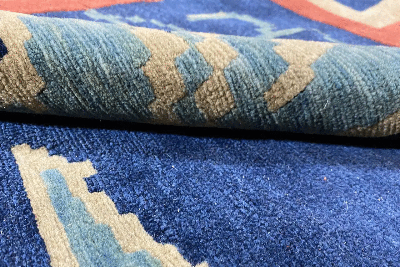 Bo Hamsa-Teppich 304x253 cm, Flor-Nahaufnahme: blau mit beigen und roten Akzenten