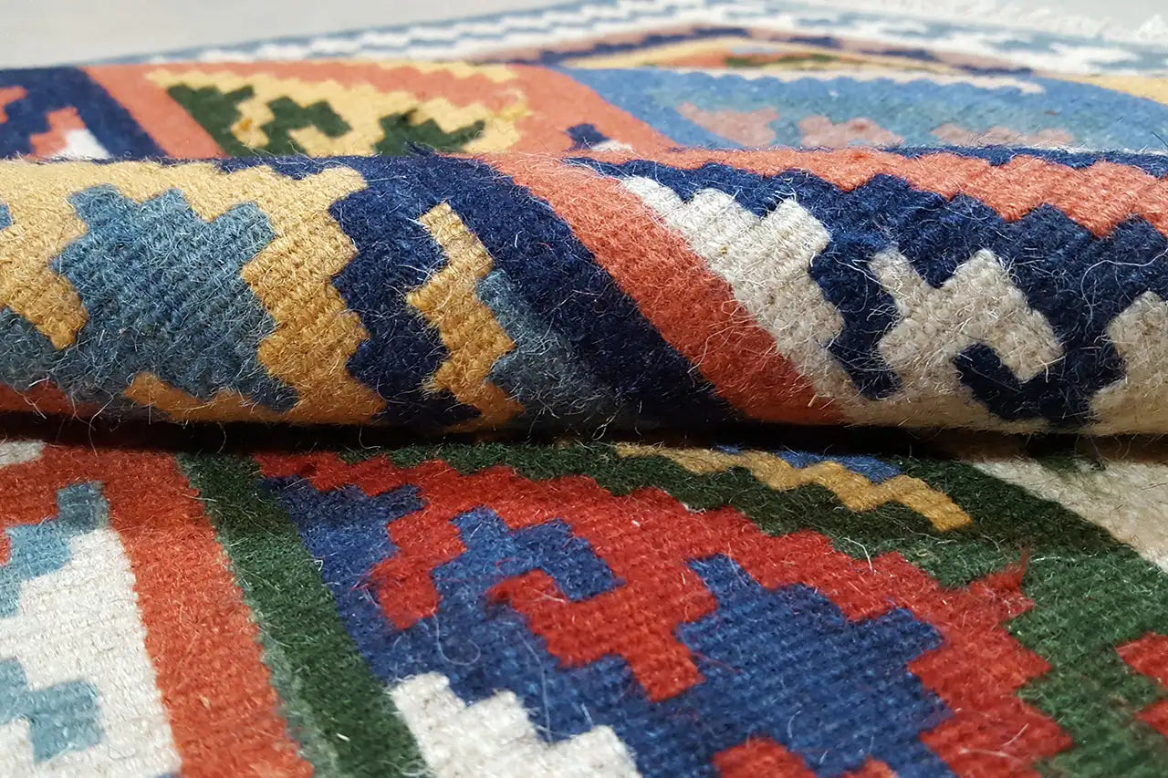 Kilim Qashqai - 301885 (226x155 cm) - Premium Kelim from German Carpet Shop - Just €350! Shop now at German Carpet Shop