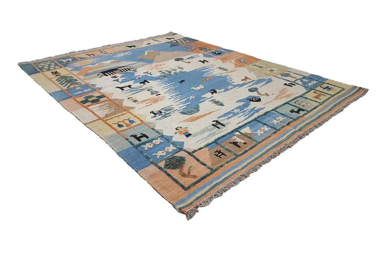 Kilim-Teppich mit geometrischem Orientmuster in Blau, Beige und Orange, sichtbare Fransen