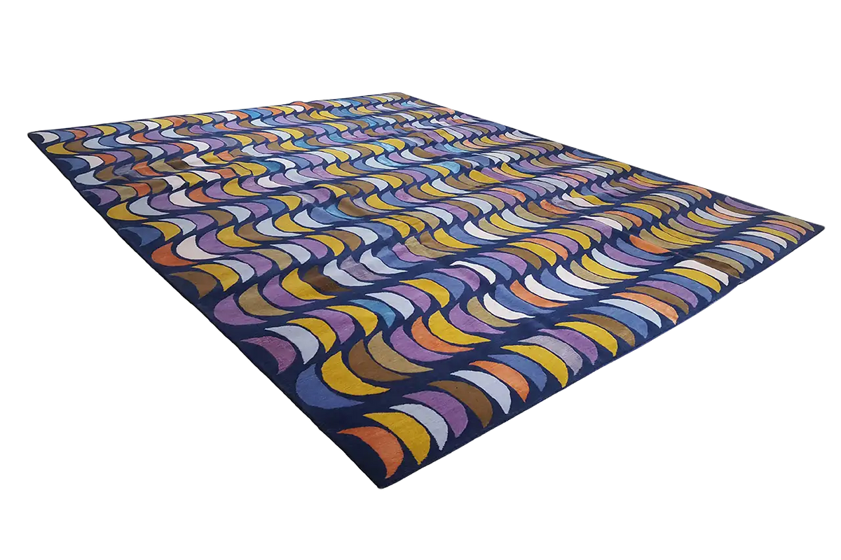 Teppich mit abstraktem Wellenmuster, diagonale Ansicht, Blau, Gelb und Violett