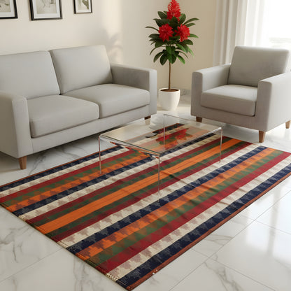 Schlafzimmer farbenfroher Jajim Wollteppich im lebendigen Boho-Stil