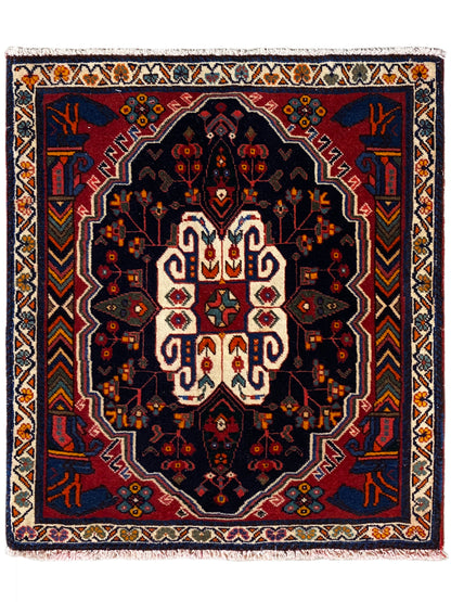 Poshti Teppich im quadratischen Design mit blauem Grund und weiß-rotem Ornament-Muster