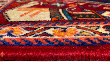 Poshti-Teppich 64x64 cm, Nahaufnahme Flor und Bordüre, rot-blau mit mehrfarbigen Akzenten