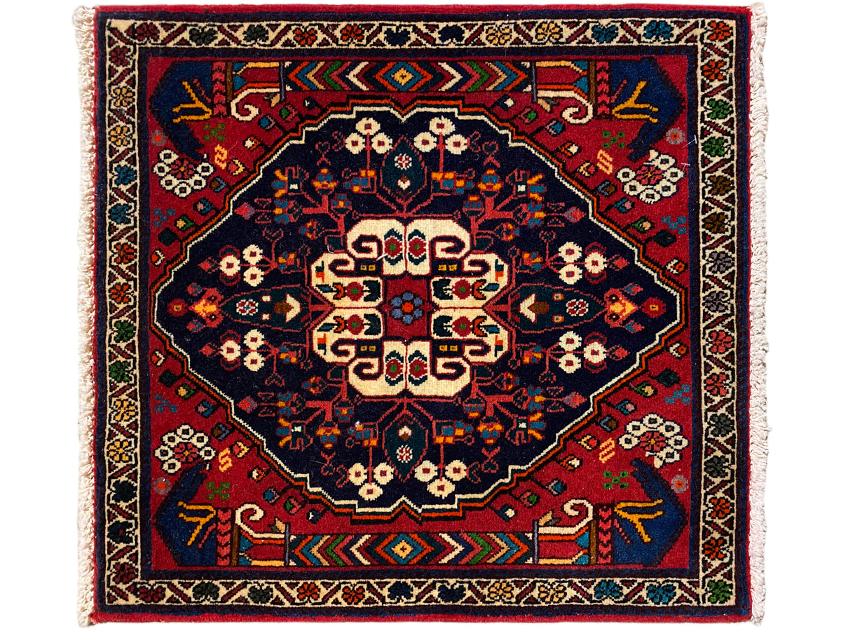 Teppich mit quadratischem Medaillon, blau-rotes Muster und cremefarbene Akzente, Fransenrand