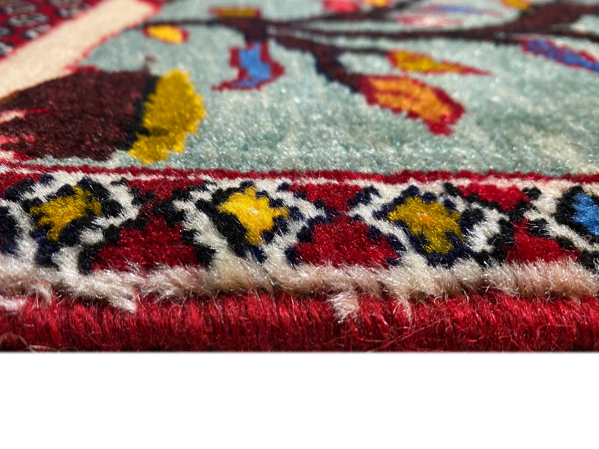Poshti Teppich 68x63 cm Nahaufnahme: gewebtes Muster mit Fransen und mehrfarbiger Bordüre