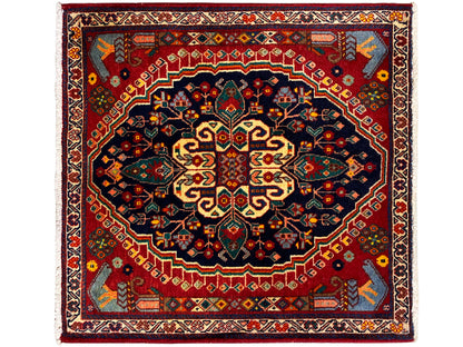 Teppich 67x60 cm quadratisch, rotes Feld mit dunkelblauem Medaillon und Ornamenten