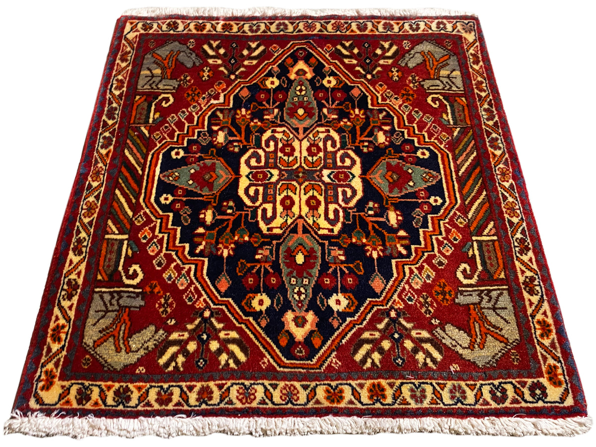 Teppich 65x59 cm im Viereck mit mehrfarbigen Ornamenten und umlaufendem Rand