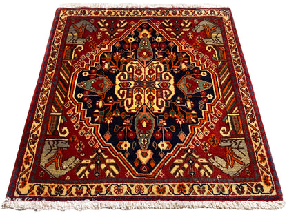 Teppich 65x59 cm im Viereck mit mehrfarbigen Ornamenten und umlaufendem Rand
