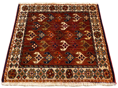 Poshti Teppich 60x55 cm quadratisch mit braunrotem Feld und blau-roten Rauten