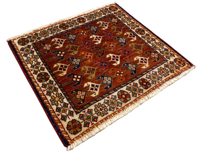 Poshti Teppich 60x55 cm mit eingefasstem Rand, Fransen und braunrotem Muster