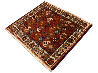 Poshti Teppich 60x55 cm flach liegend, geometrische Motive in Rotbraun, Blau und Creme