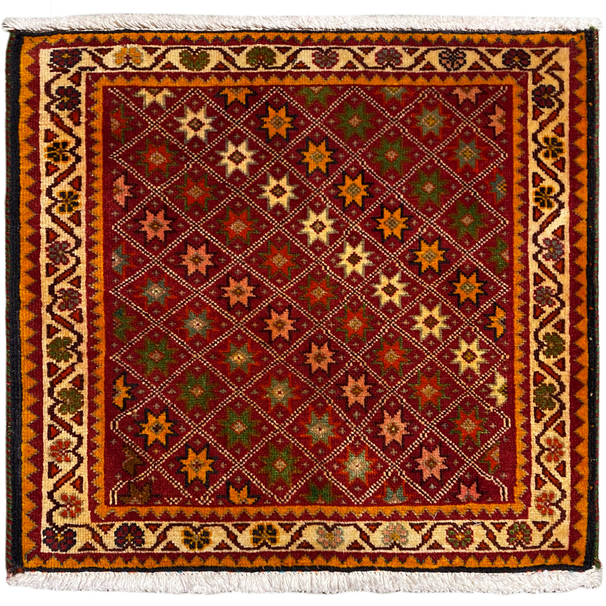 Poshti-Teppich, rechteckig, mehrfarbig mit ornamentalen Sternmustern und Fransenrand.