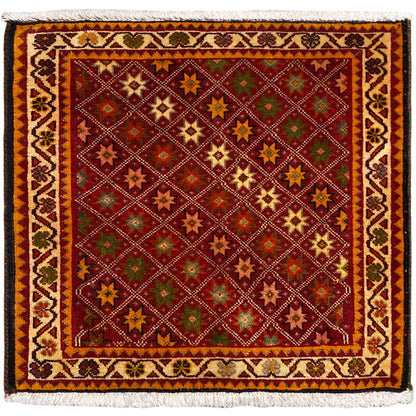 Poshti-Teppich, rechteckig, mehrfarbig mit ornamentalen Sternmustern und Fransenrand.