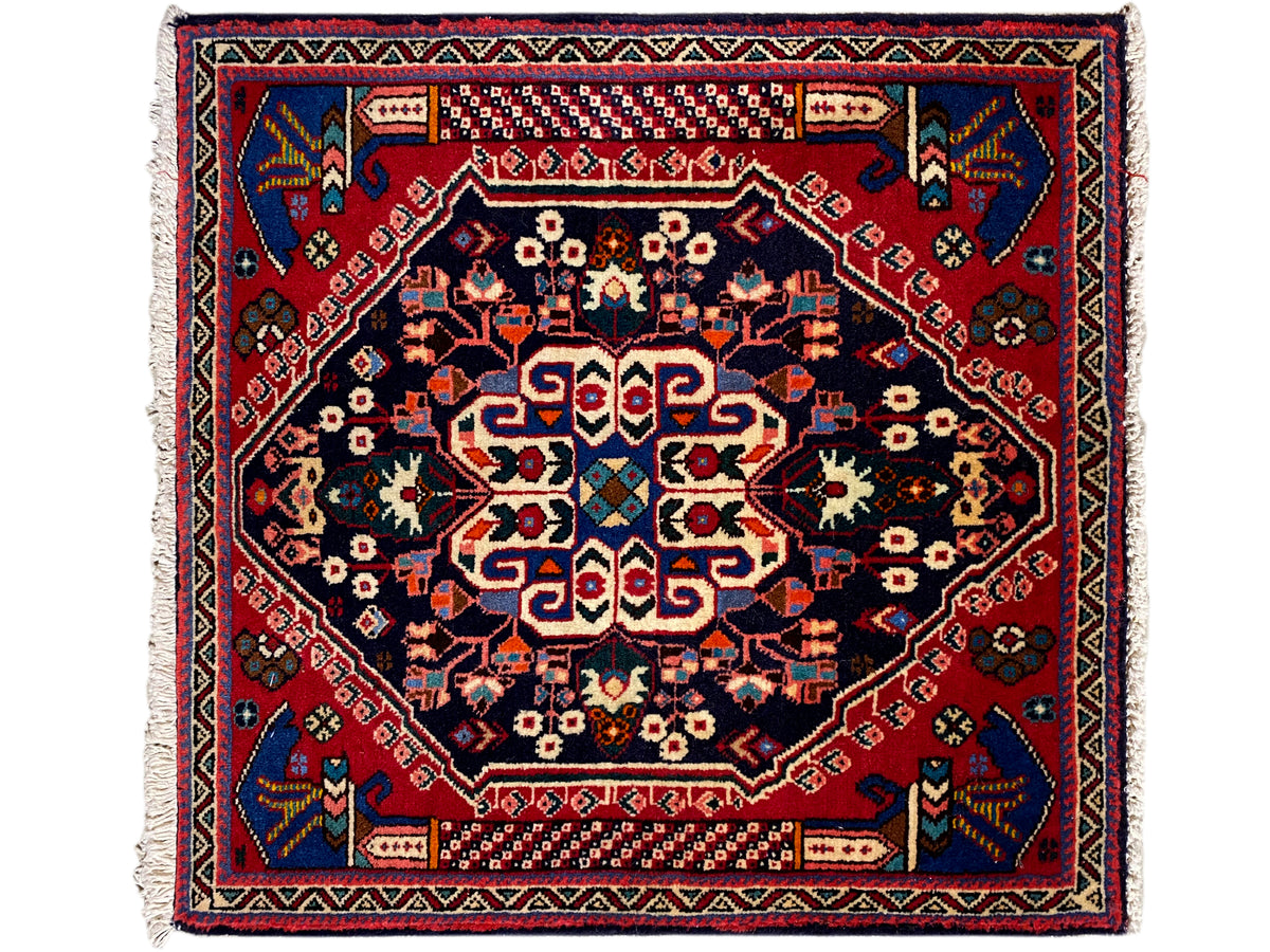 Poshti-Teppich 66x63 cm mit rotem Rand, dunklem Blau und geometrischem Muster