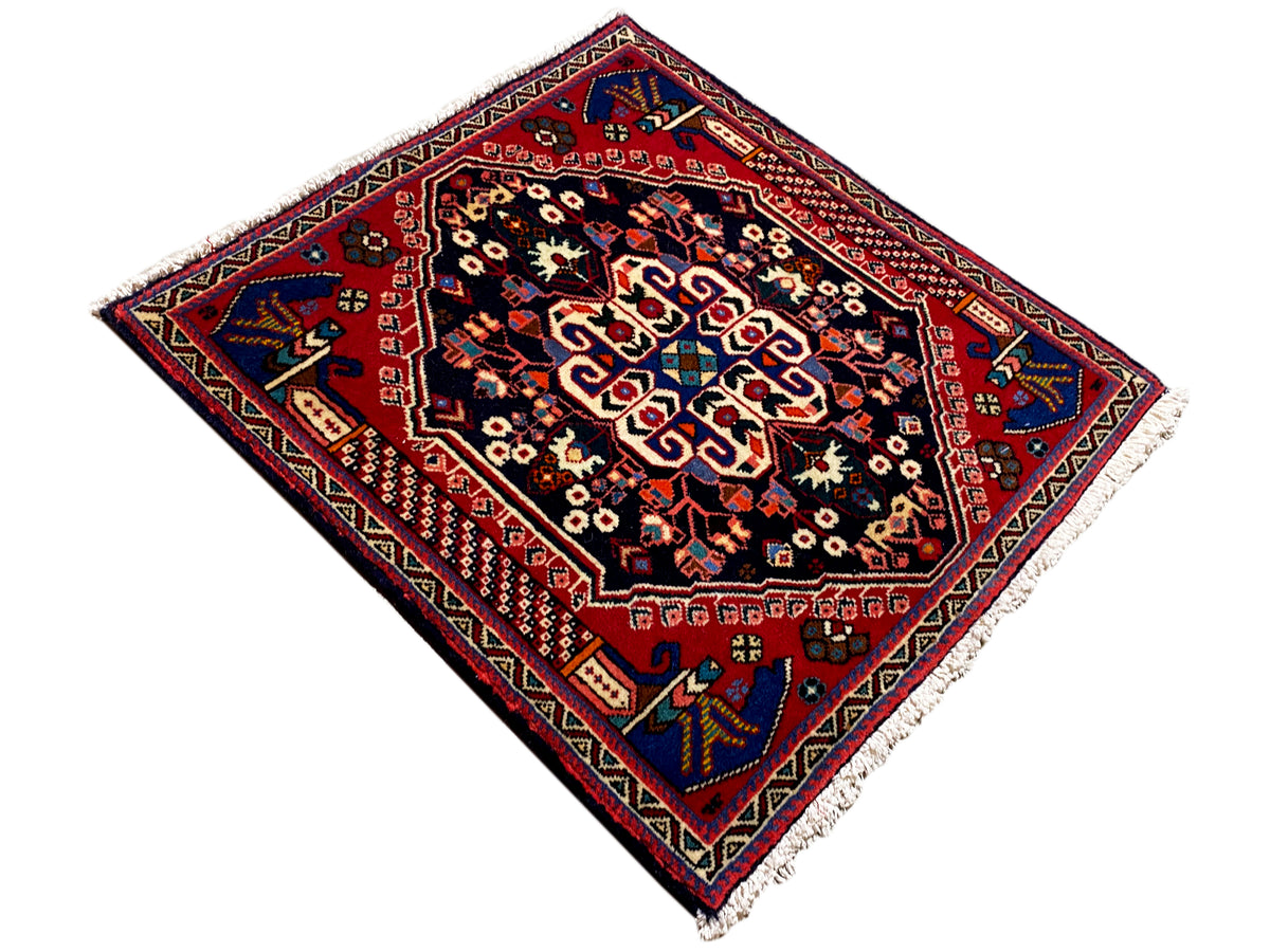 Poshti-Teppich 66x63 cm, dunkelblaues Feld, roter Rahmen und florale Ornamente