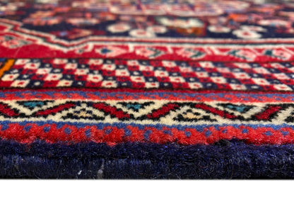 Poshti-Teppich 66x63 cm Detail der Kante: dunkelblauer Flor mit roten Akzenten