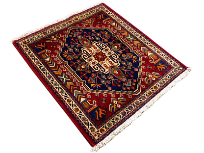 Teppich 63x60 cm mit geometrischem Ornamentmuster, blauem Mittelteil und Fransen