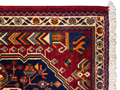Teppich 63x60 cm Detailansicht: Bordüre mit Ornamenten und weißen Fransen