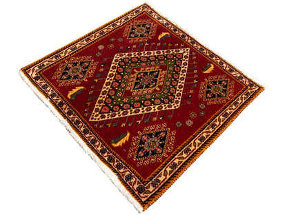 Poshti-Teppich mit rotem Grund, zentralem Medaillon und gemustertem Rahmen
