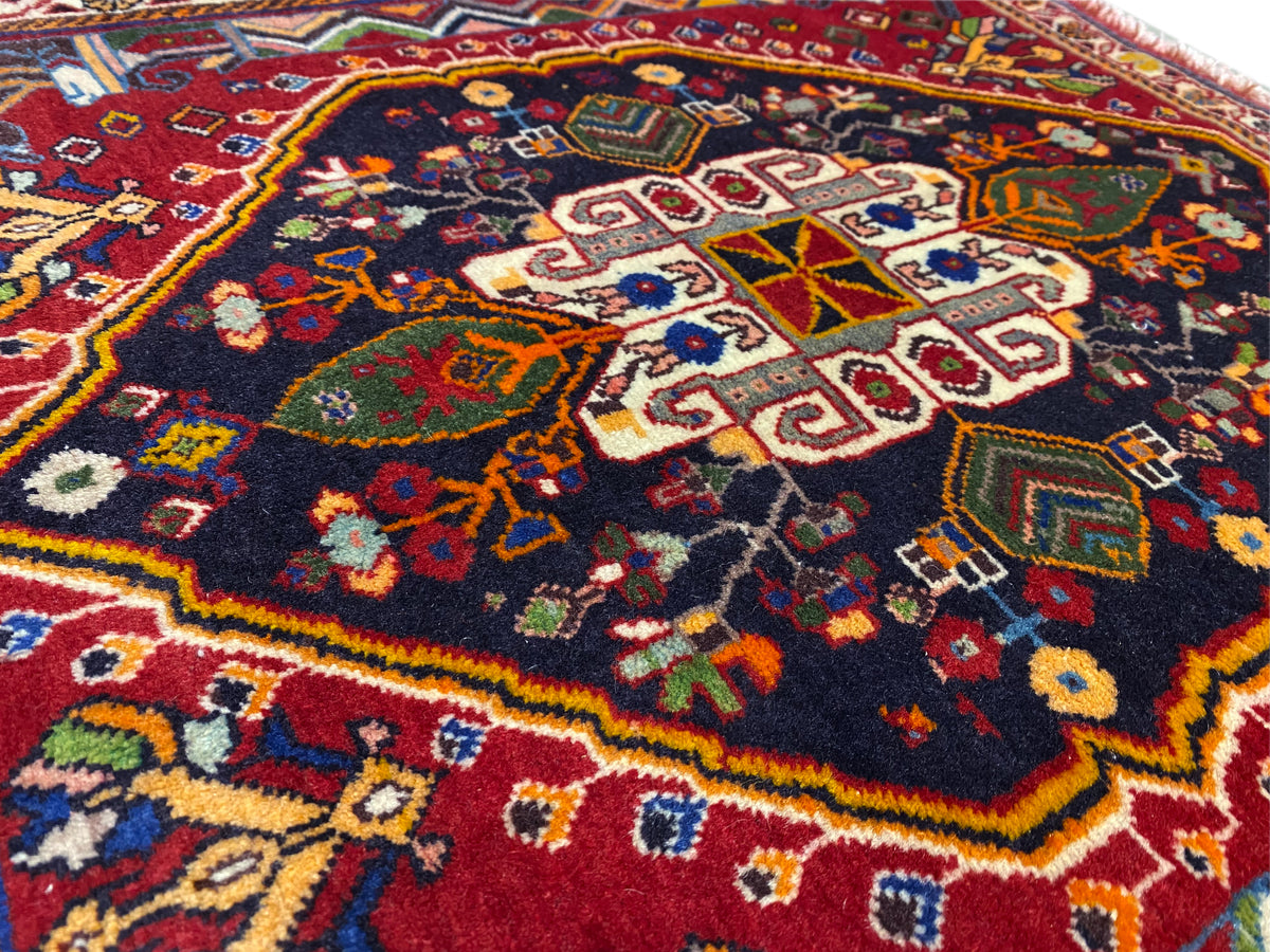 Poshti-Teppich: Detail des Zentrums mit geometrischen Musterfeldern und Rauten